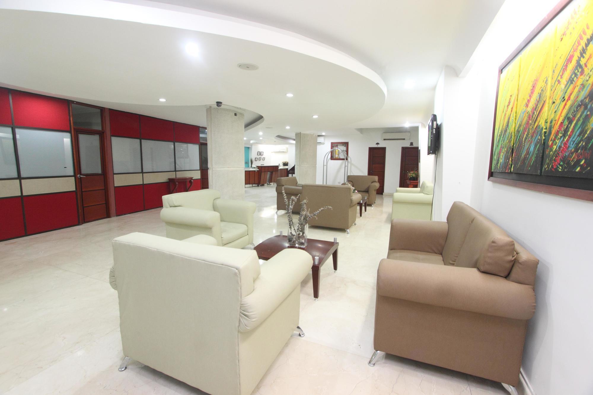 Charthon Inn Баранкила Екстериор снимка
