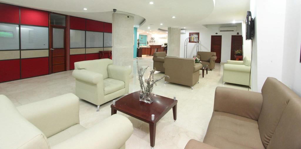 Charthon Inn Баранкила Екстериор снимка