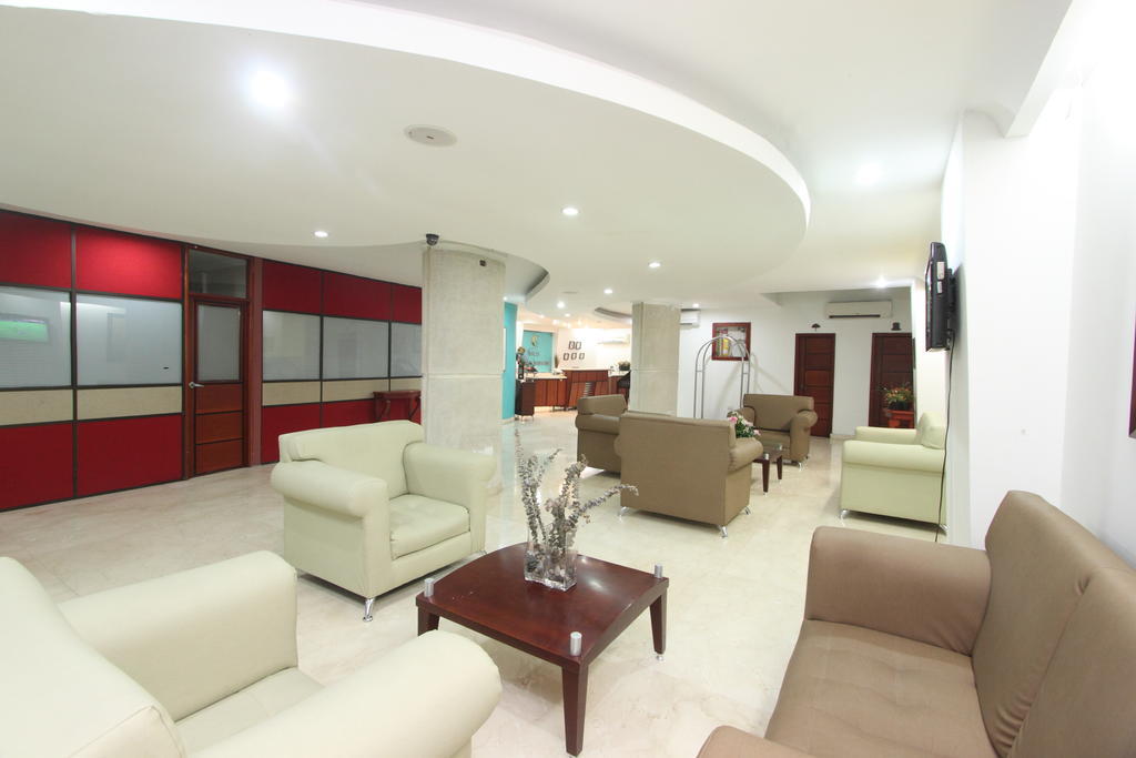 Charthon Inn Баранкила Екстериор снимка